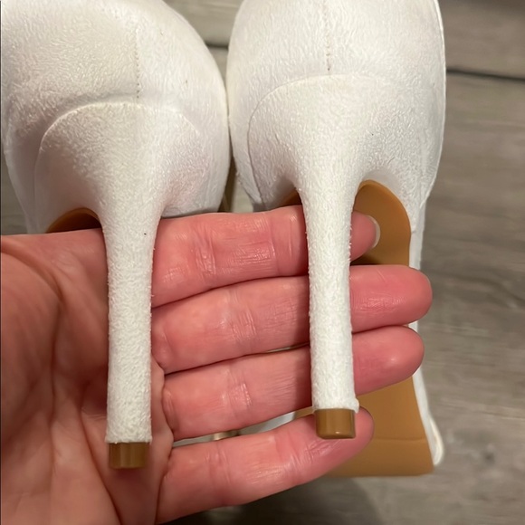 Elegant White Women's Heels - Picture 5 of 5